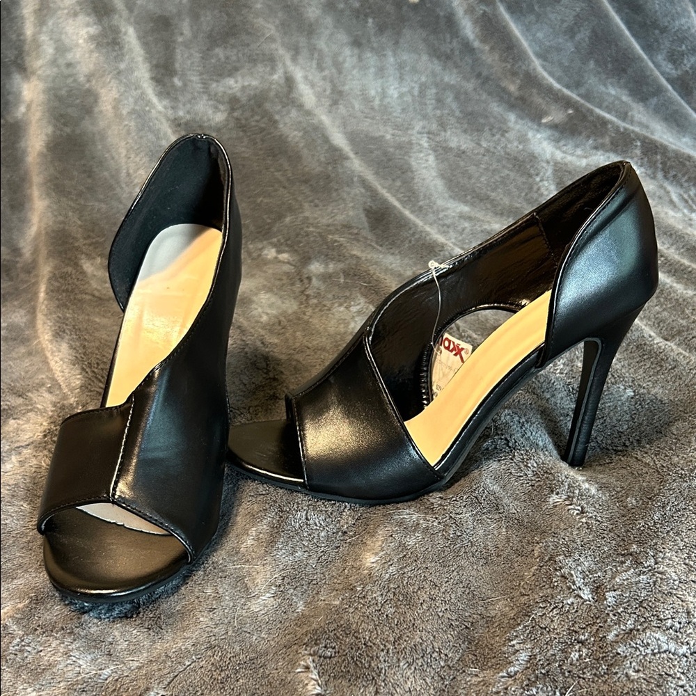 Elegant Black Peep-Toe Heels size 39